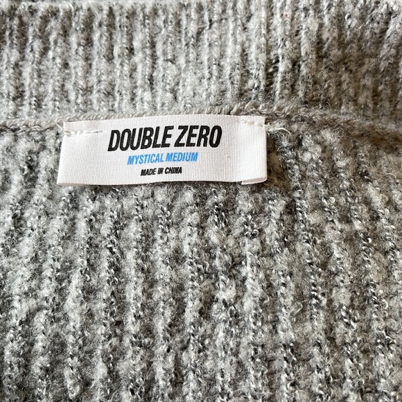 Double Zero gray v-neck sweater. Size medium. - Picture 7 of 8